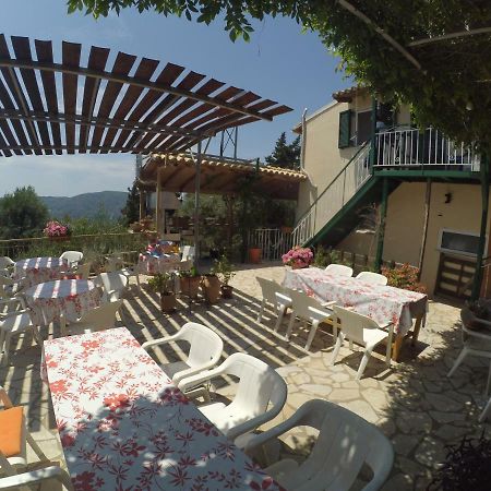 Bed and Breakfast Kostas Walkers Point à Dafnáta Extérieur photo