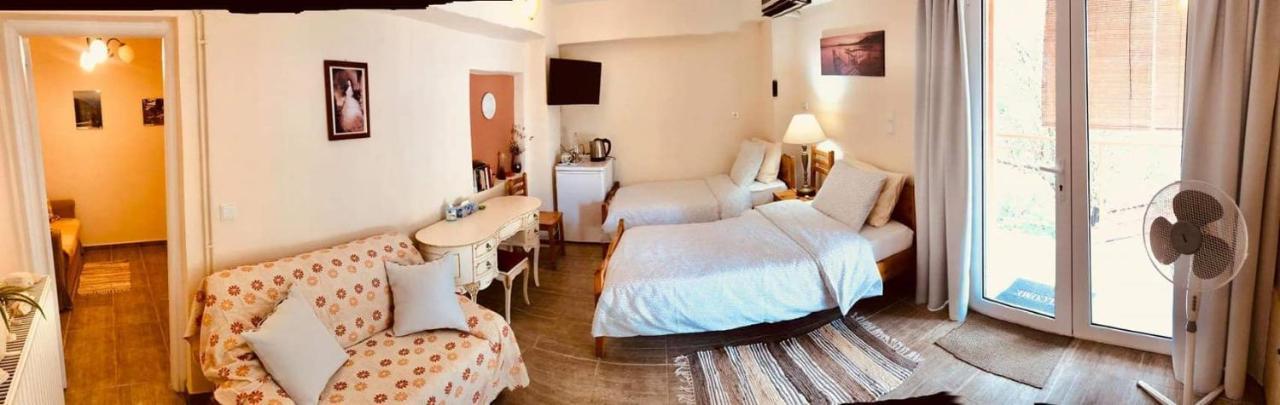 Bed and Breakfast Kostas Walkers Point à Dafnáta Extérieur photo