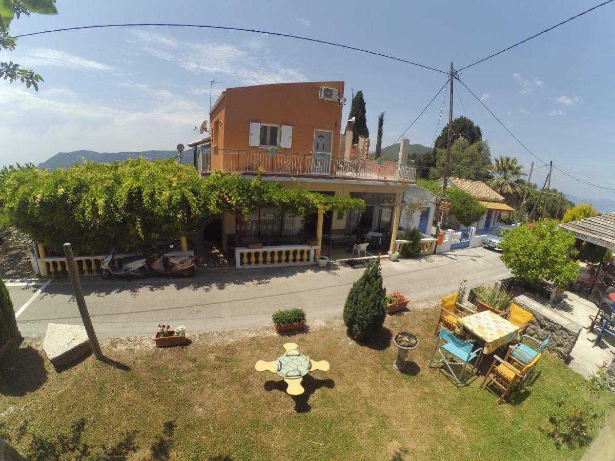 Bed and Breakfast Kostas Walkers Point à Dafnáta Extérieur photo