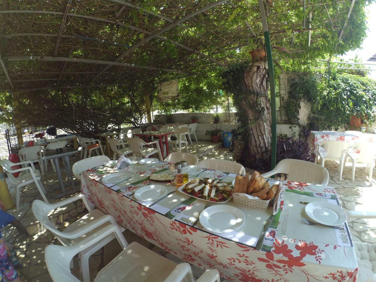 Bed and Breakfast Kostas Walkers Point à Dafnáta Extérieur photo