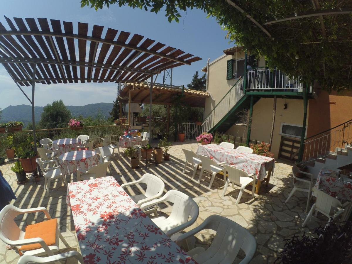 Bed and Breakfast Kostas Walkers Point à Dafnáta Extérieur photo